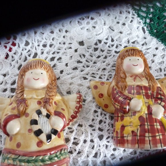 Vintage Sakura Salt & Pepper Shakers Gathering of the Angels Holiday Debbie Mumm - Picture 9 of 12